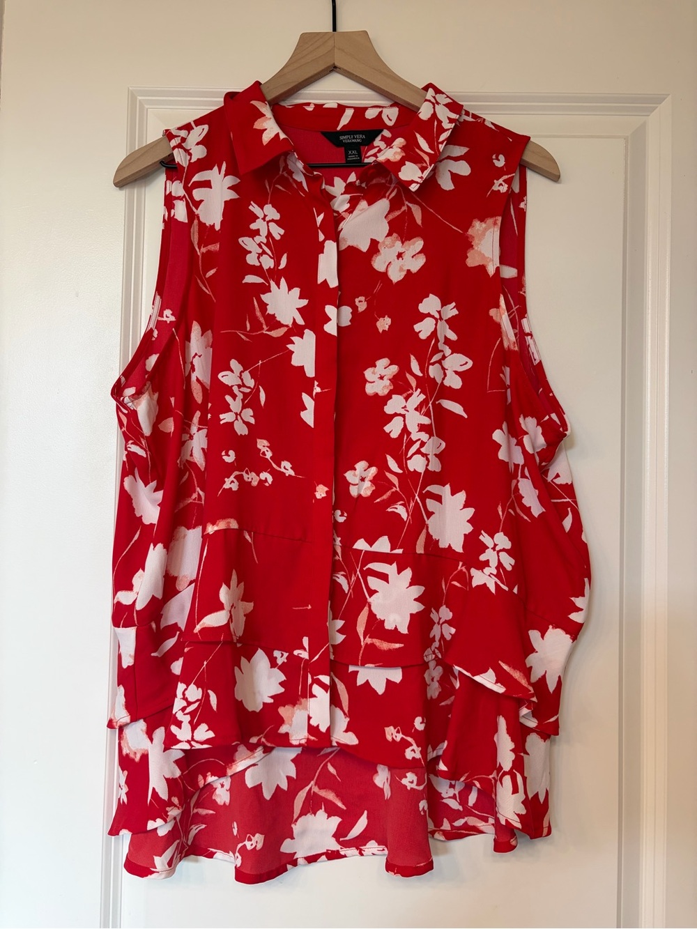 Simply Vera Vera Wang Red and White Floral Sleeveless Blouse